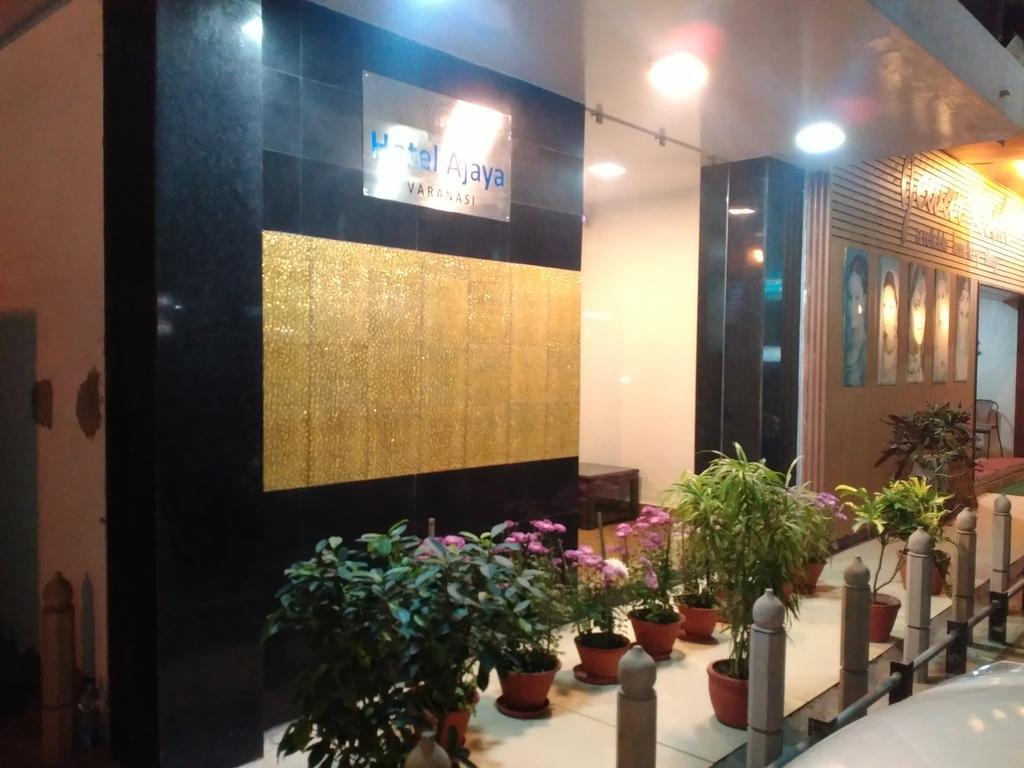 Hotel Ajaya พาราณสี ภายนอก รูปภาพ